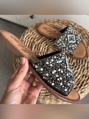 Naughty Monkey Susanna sandals